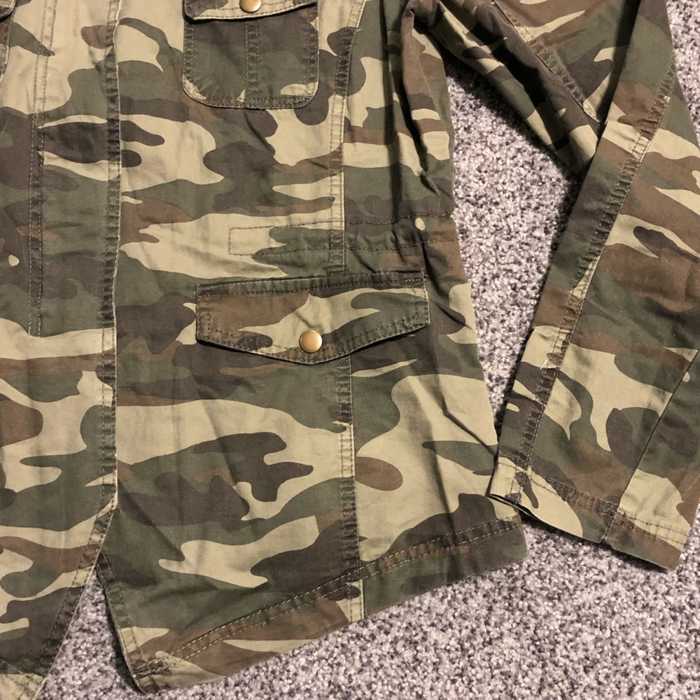 🌸4/$20🌸New Look Junior's Green Camo Jacket Size L NWT - Picture 4 of 6